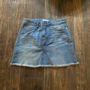 Never worn. Cute denim skirt